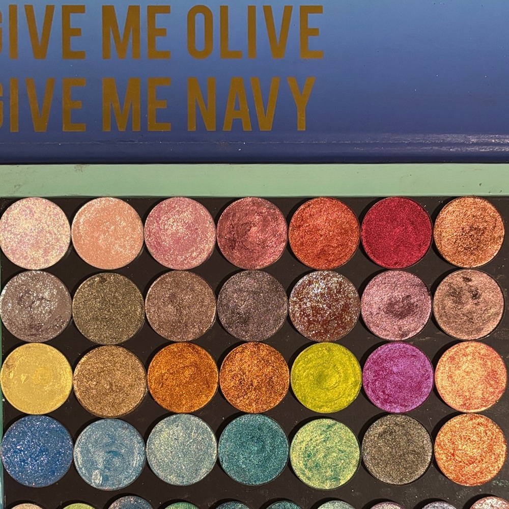 28 Indie Eyeshadow Singles